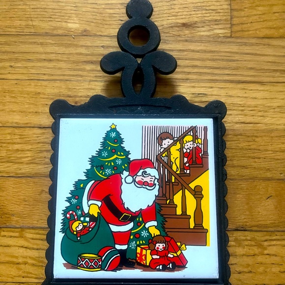 Vintage Christmas Tree Santa Claus Cast Iron Trivet Ceramic Tile Wall Decor - Picture 1 of 3